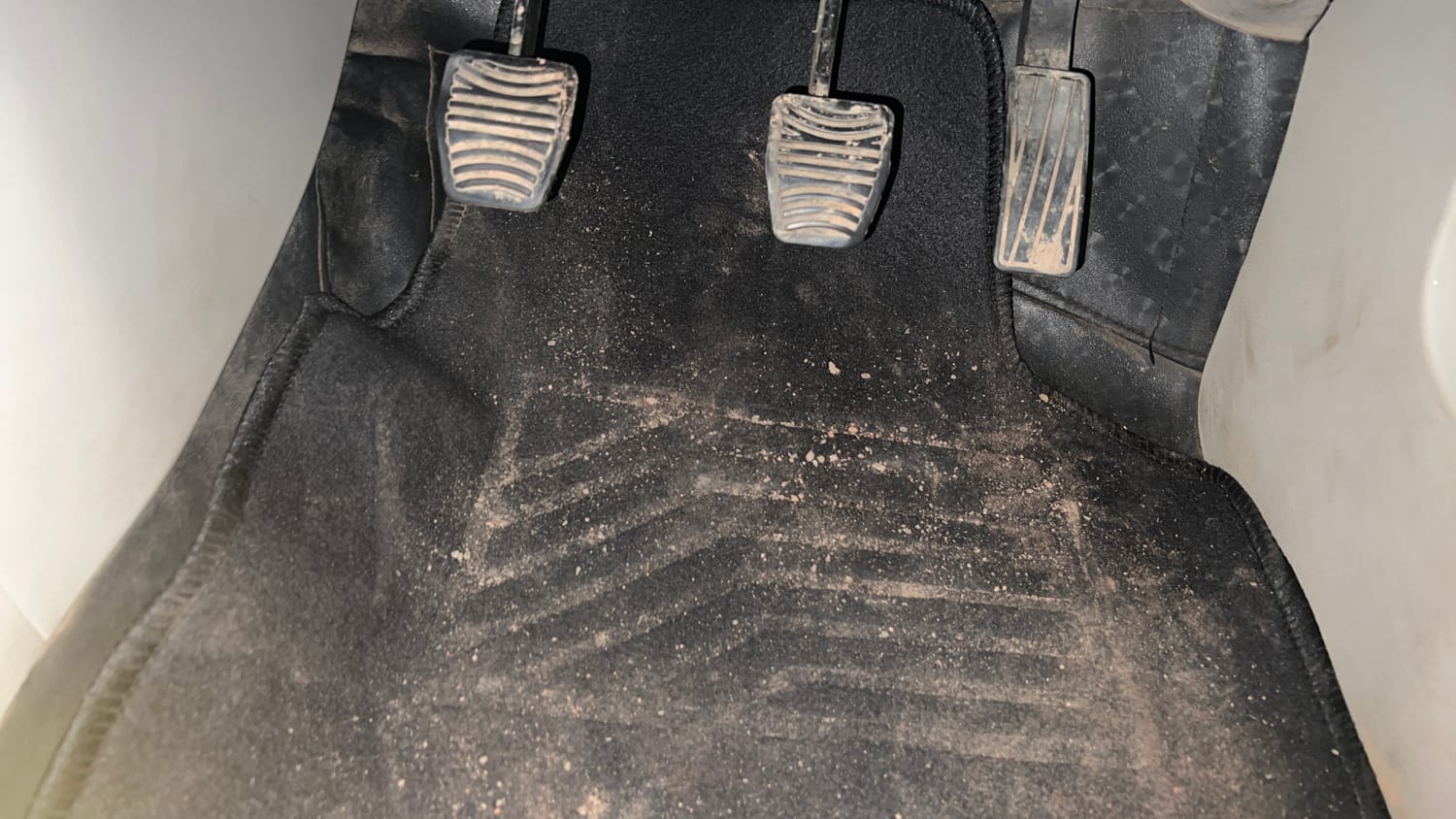 Used 2022 Mahindra XUV 300 W8 (O) 1.5 Diesel Diesel Manual interior PEDALS VIEW