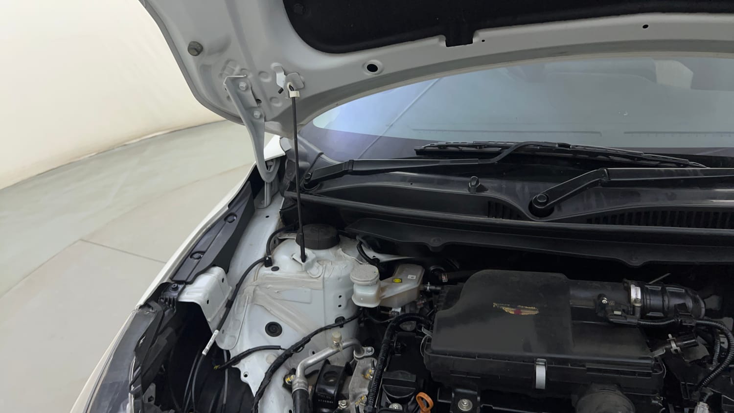 Used 2024 Toyota Glanza G Petrol Manual engine ENGINE RIGHT SIDE HINGE & APRON VIEW