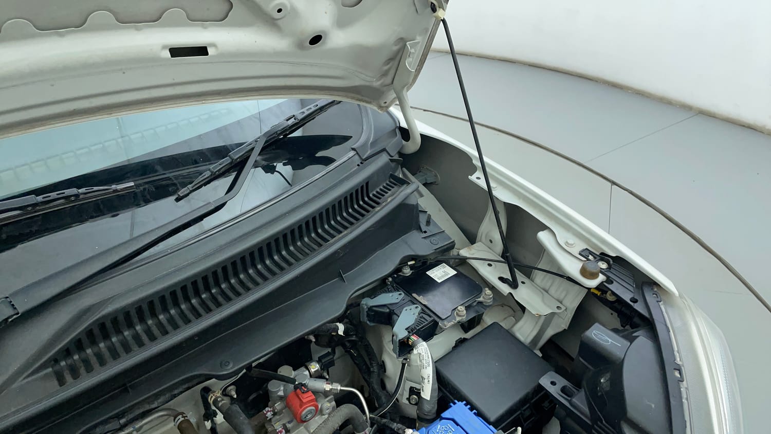Used 2023 Maruti Suzuki S-Presso VXi S-CNG Cng Manual engine ENGINE LEFT SIDE HINGE & APRON VIEW