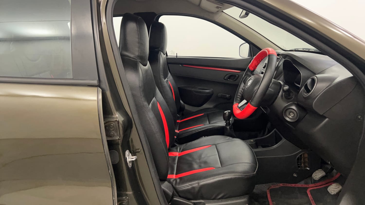 Used 2017 Renault Kwid RXL Live For More Edition Petrol Manual interior RIGHT SIDE FRONT DOOR CABIN VIEW