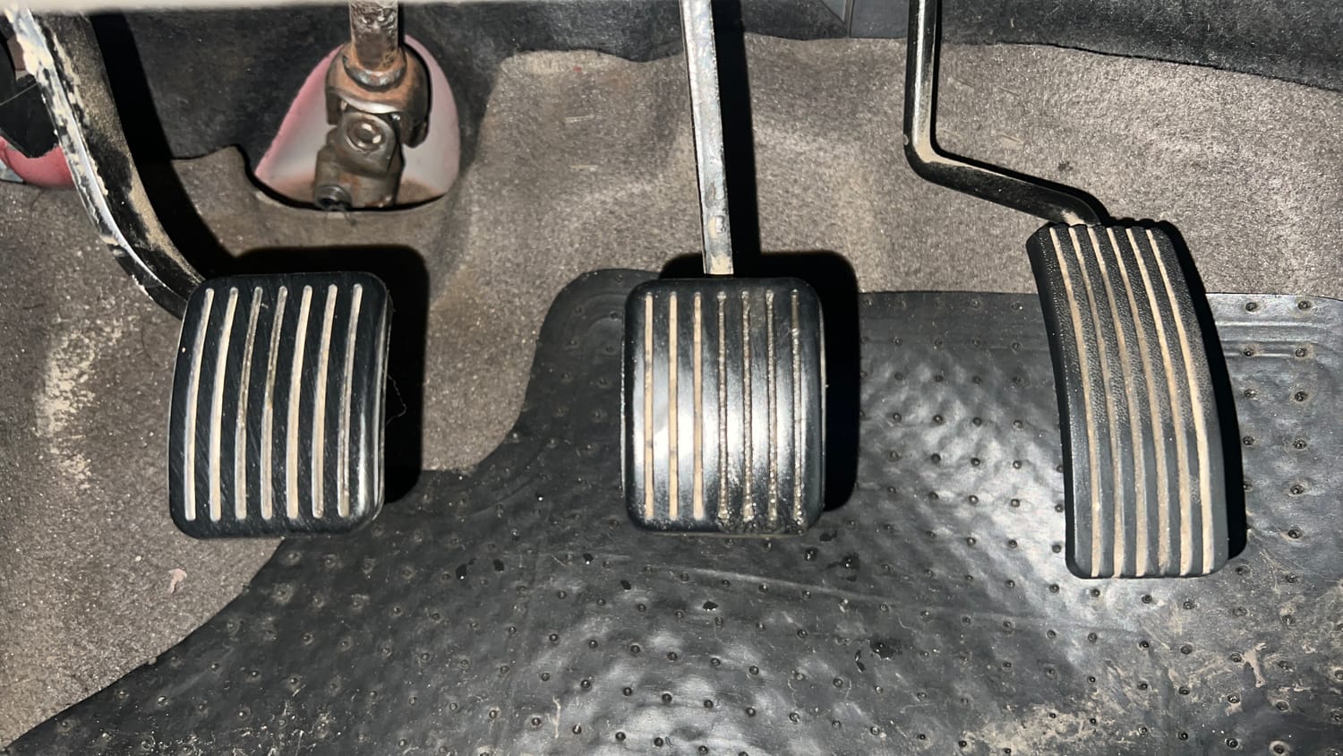 Used 2013 Hyundai i10 Magna 1.1 iRDE2 Petrol Manual interior PEDALS VIEW