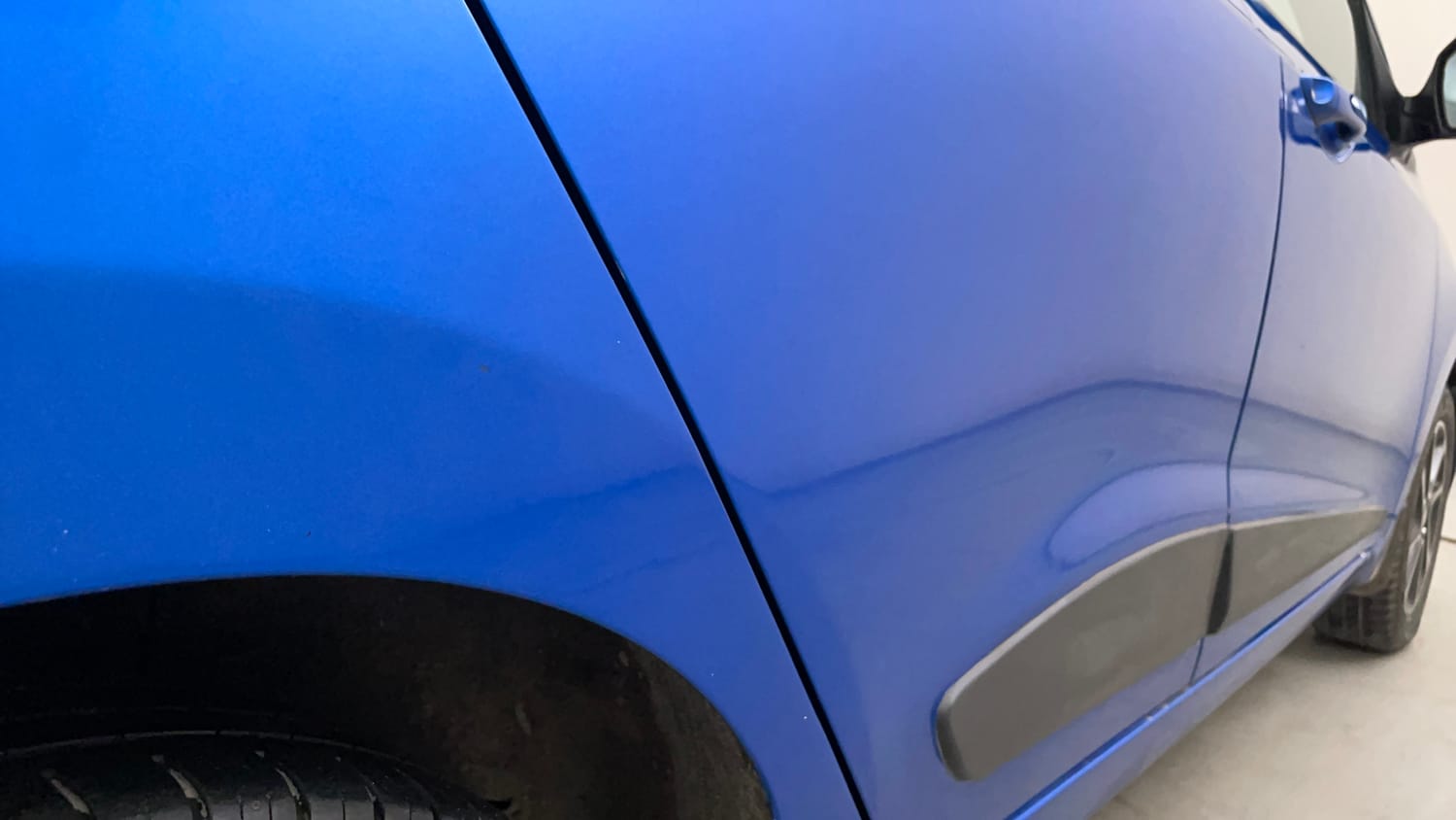 Used 2018 Hyundai Grand i10 Sportz AT 1.2 Kappa VTVT Petrol Automatic dents MINOR SCRATCH