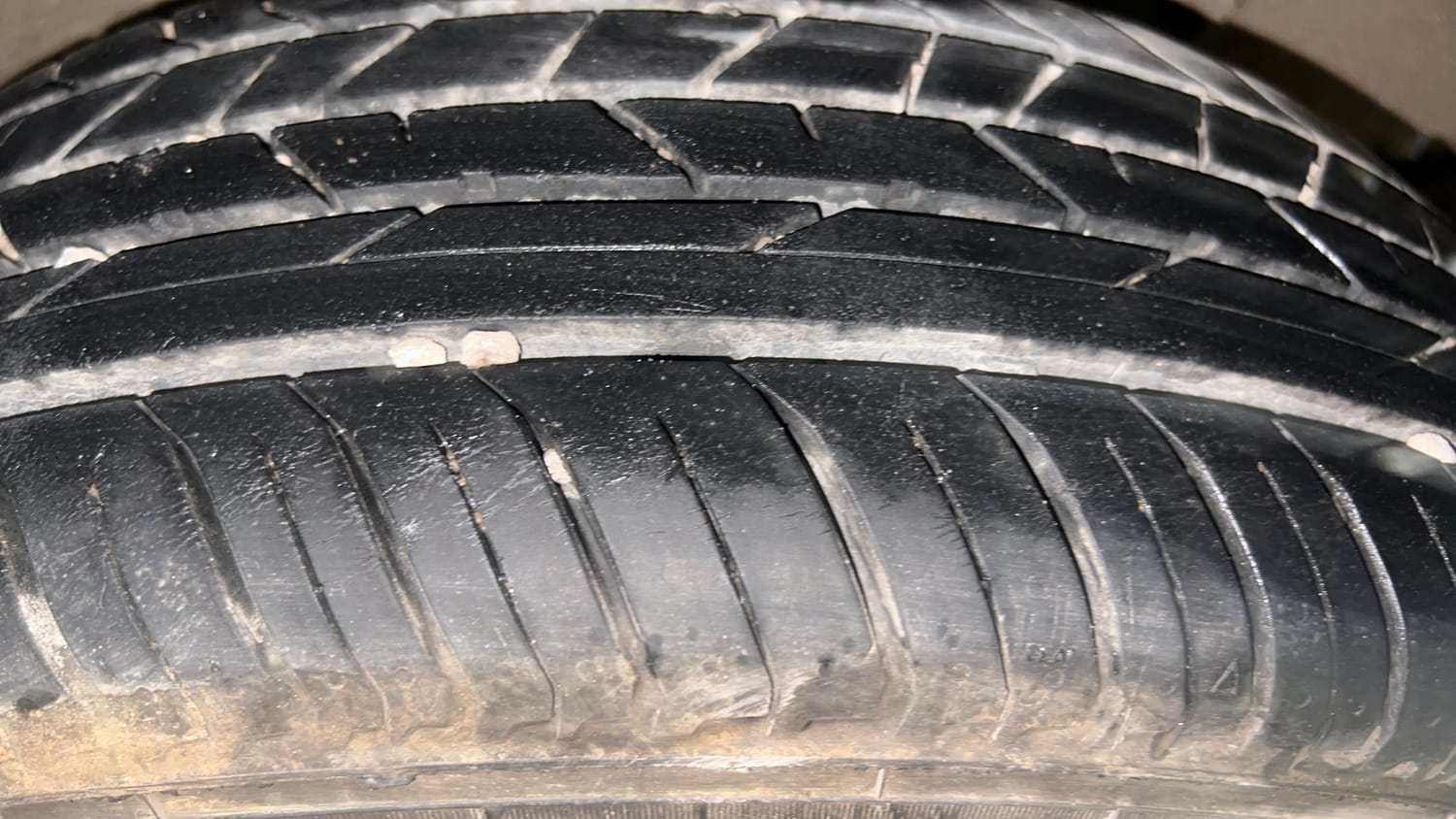 Used 2023 Renault Kiger RXT (O) AMT Petrol Automatic tyres LEFT REAR TYRE TREAD VIEW