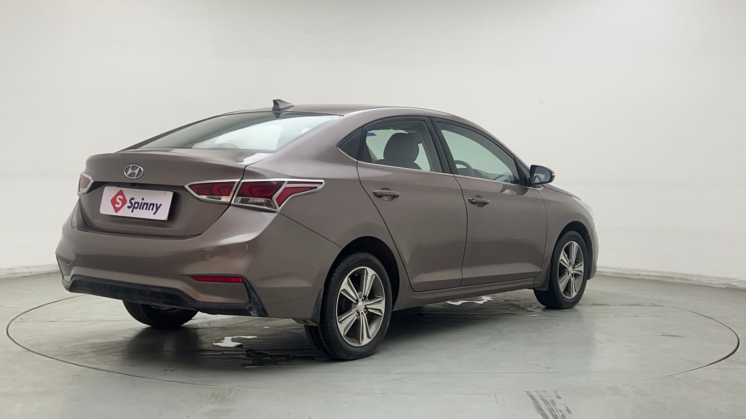 Used 2017 Hyundai Verna SX 1.6 VTVT Petrol Manual exterior RIGHT REAR CORNER VIEW