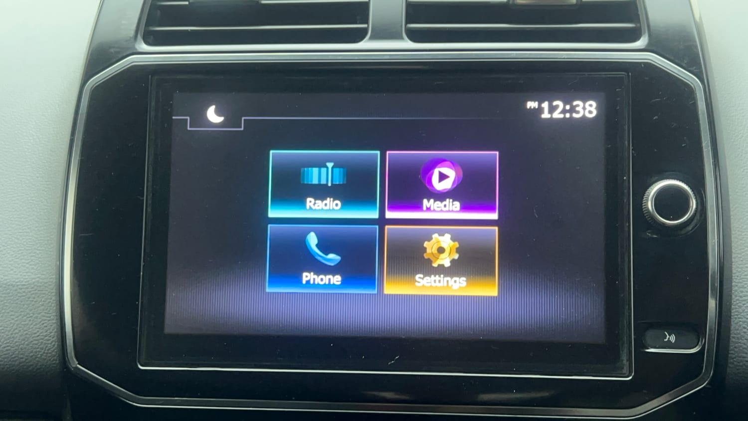 Used 2020 Renault Kwid RXT 1.0 Opt Petrol Manual top_features Touch screen infotainment system