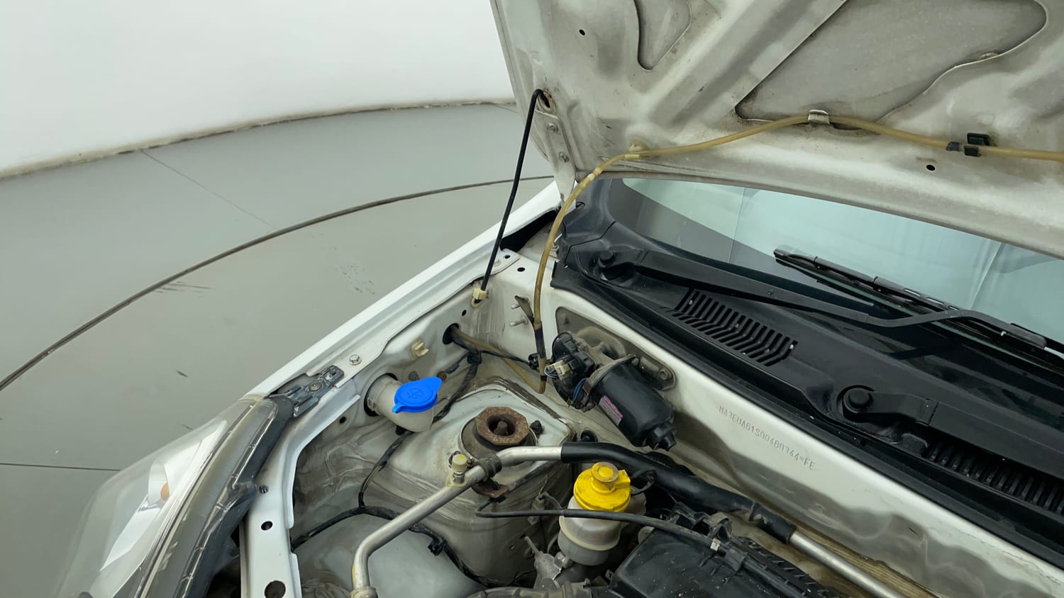 Used 2014 Maruti Suzuki Alto 800 Lxi Petrol Manual engine ENGINE RIGHT SIDE HINGE & APRON VIEW