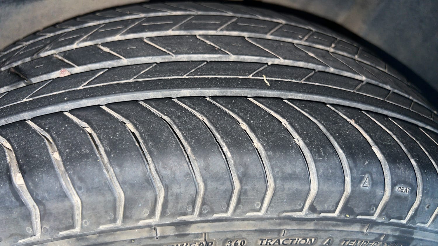 Used 2022 Volkswagen Taigun Topline 1.0 TSI AT Petrol Automatic tyres RIGHT REAR TYRE TREAD VIEW