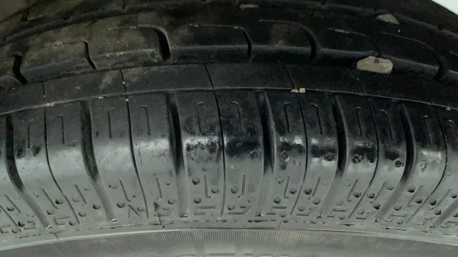 Used 2014 Maruti Suzuki Alto 800 Lxi Petrol Manual tyres LEFT REAR TYRE TREAD VIEW