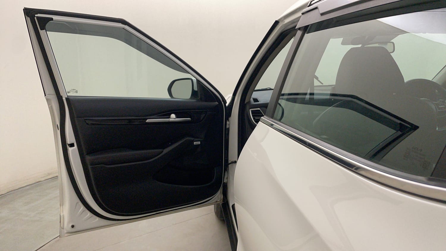 Used 2023 Kia Seltos GTX Plus 1.5 Diesel AT Diesel Automatic interior LEFT FRONT DOOR OPEN VIEW