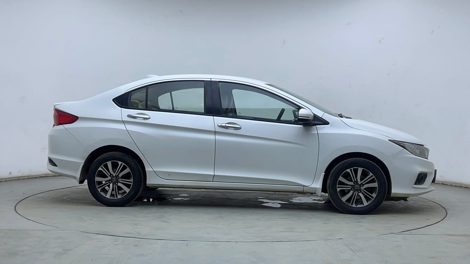 Used 2017 Honda City V Diesel Diesel Manual exterior RIGHT SIDE VIEW