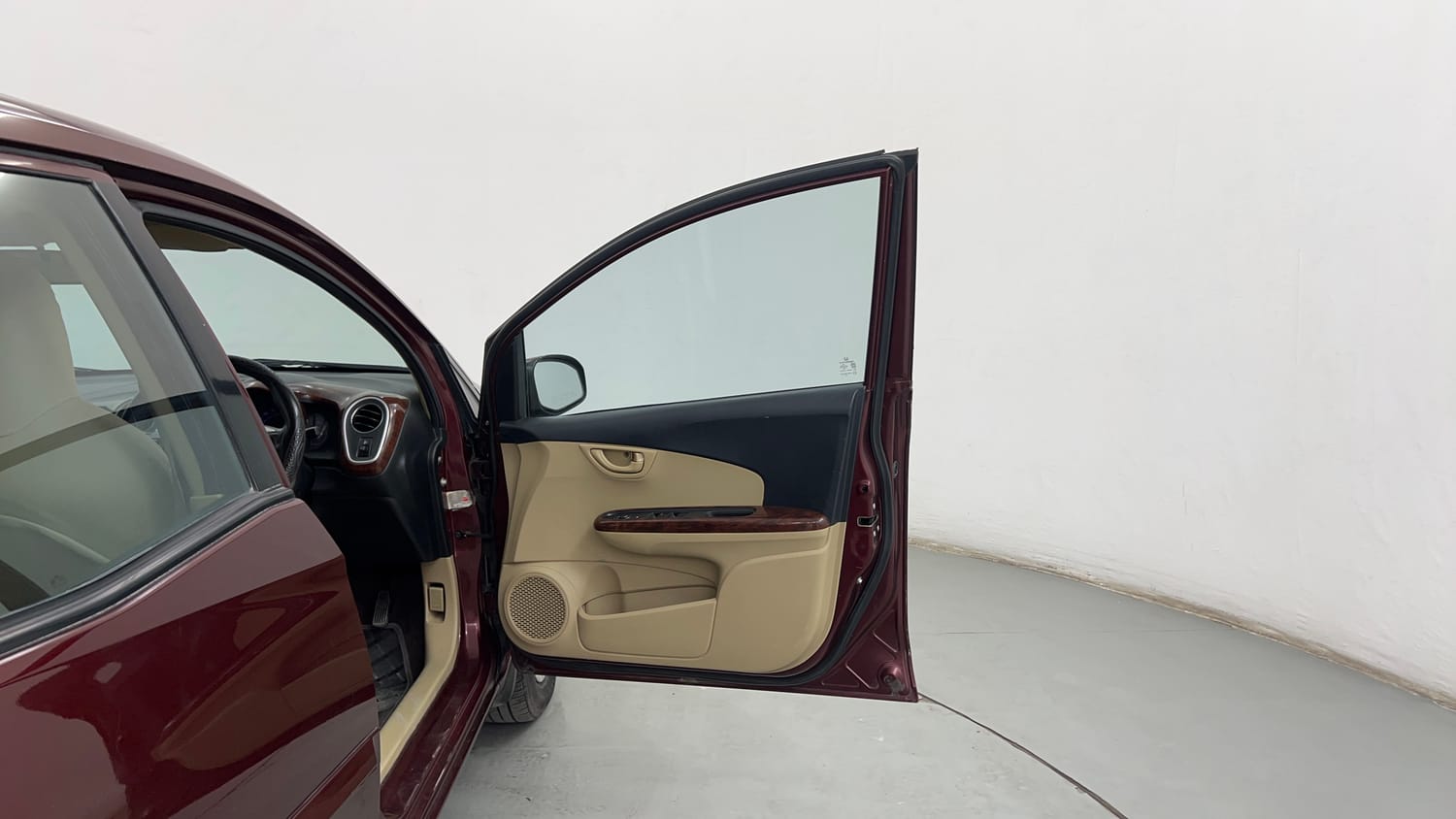 Used 2014 Honda Mobilio V (O) Petrol Petrol Manual interior RIGHT FRONT DOOR OPEN VIEW