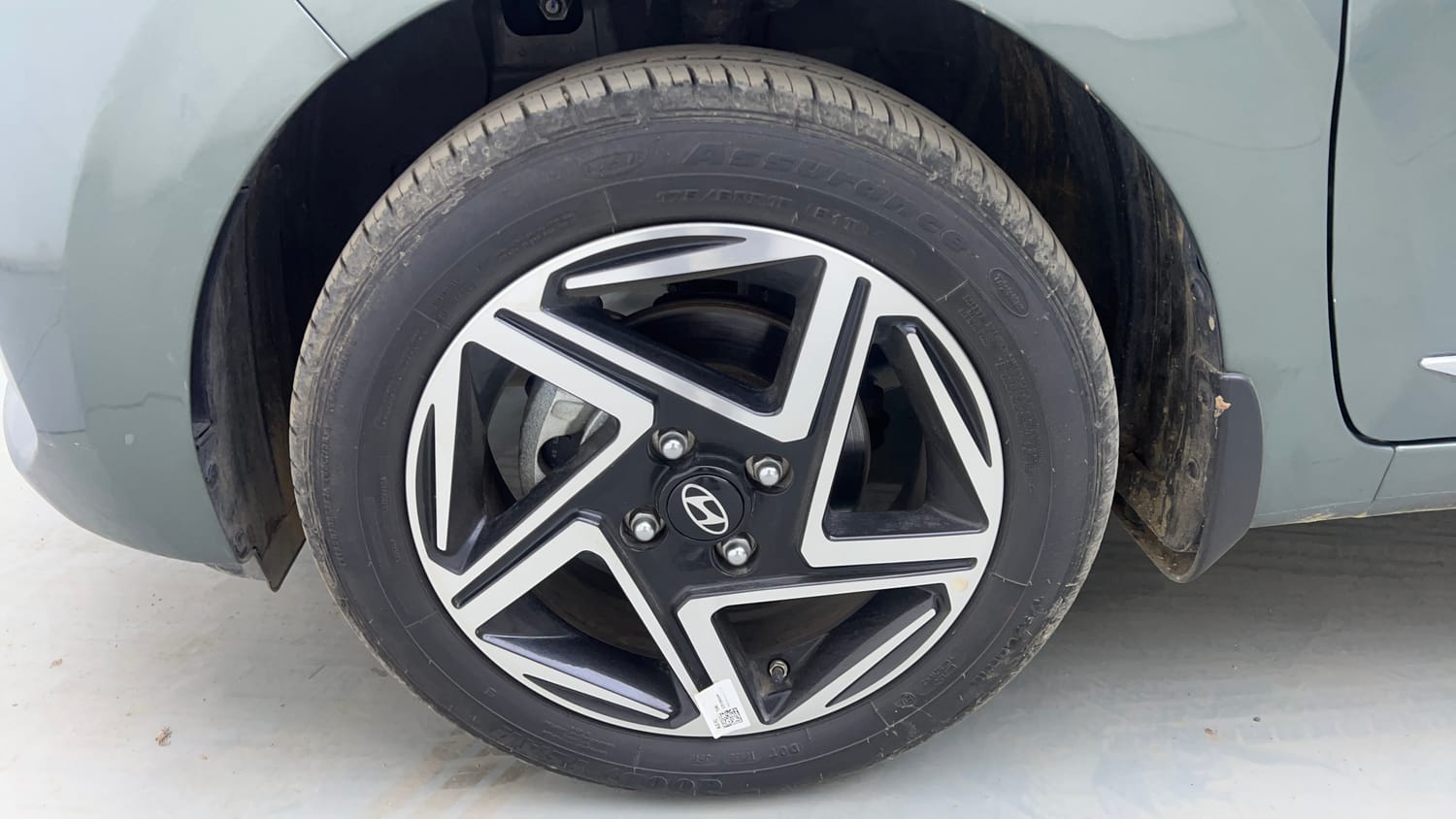 Used 2026 Hyundai Grand i10 Nios Asta 1.2 Kappa AMT Petrol Automatic tyres LEFT FRONT TYRE RIM VIEW