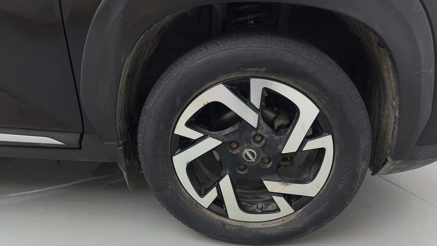 Used 2021 Nissan Magnite XV Premium Turbo Petrol Manual tyres RIGHT FRONT TYRE RIM VIEW