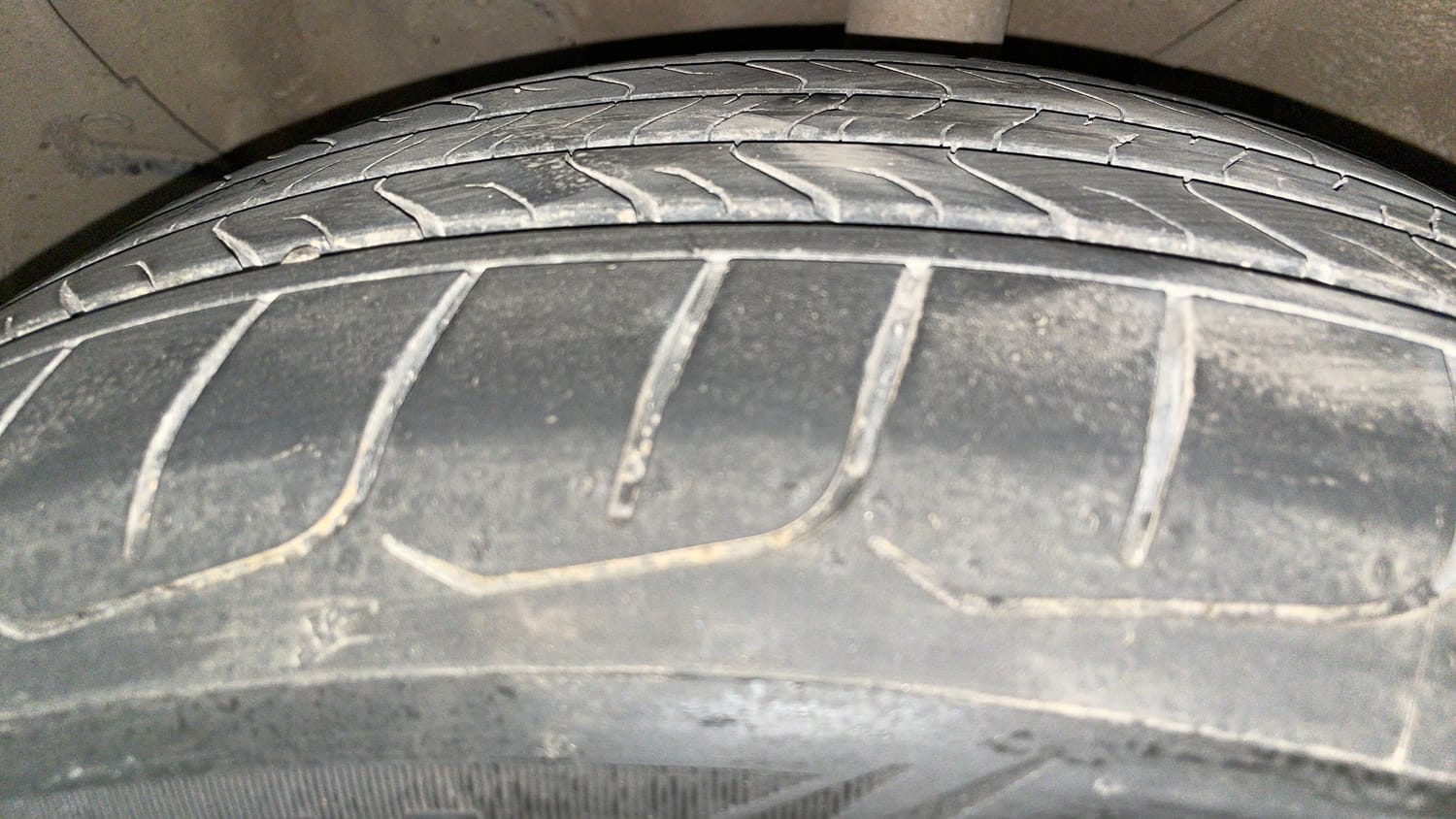 Used 2023 Kia Seltos GTX Plus 1.5 Diesel AT Diesel Automatic tyres LEFT FRONT TYRE TREAD VIEW