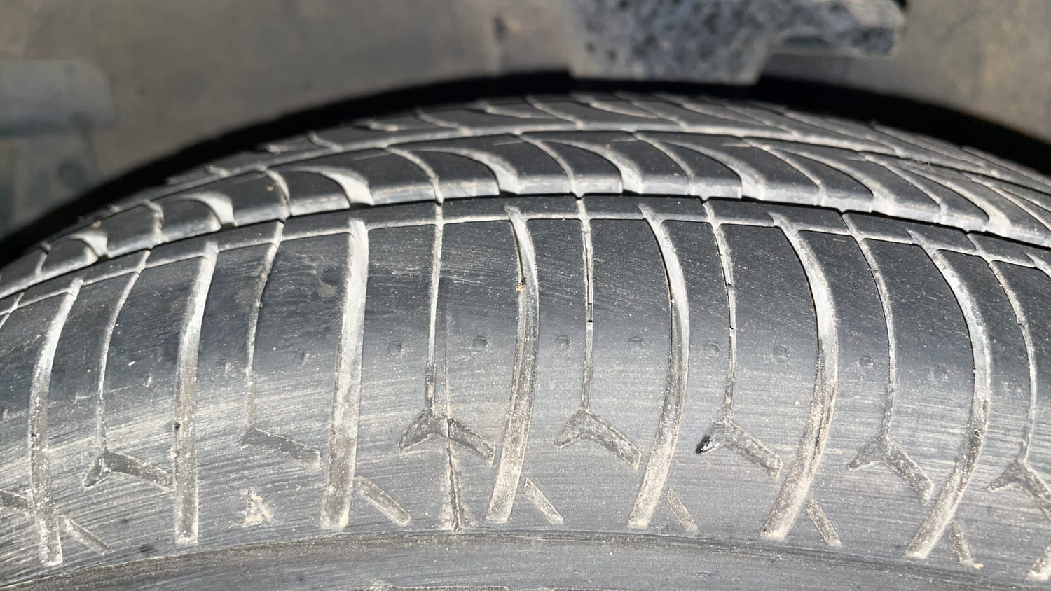 Used 2012 Hyundai i10 Sportz 1.2 Kappa2 Petrol Manual tyres LEFT FRONT TYRE TREAD VIEW