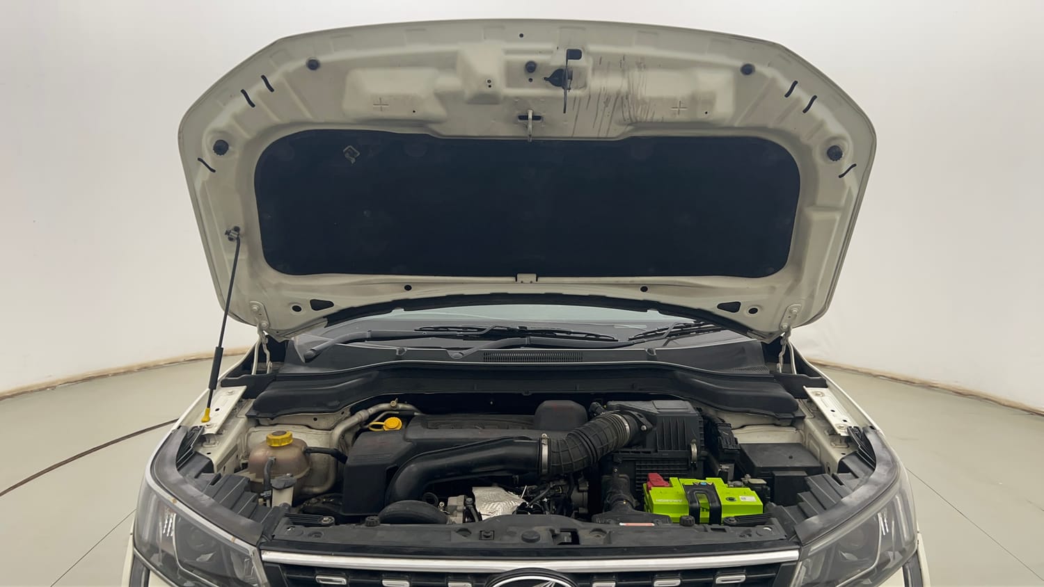 Used 2022 Mahindra XUV 300 W8 (O) 1.5 Diesel Diesel Manual engine ENGINE & BONNET OPEN FRONT VIEW