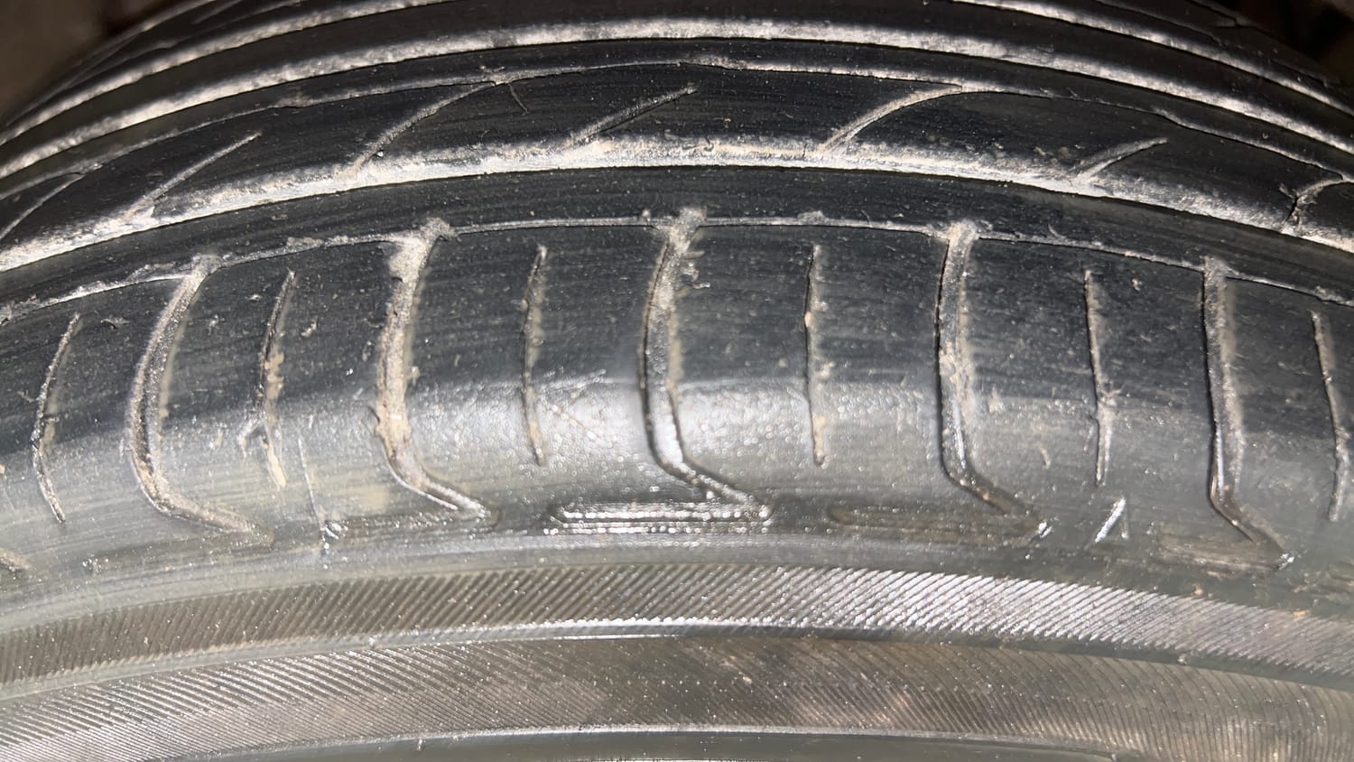 Used 2018 Ford Figo Aspire Titanium 1.2 Ti-VCT Diesel Manual tyres RIGHT FRONT TYRE TREAD VIEW