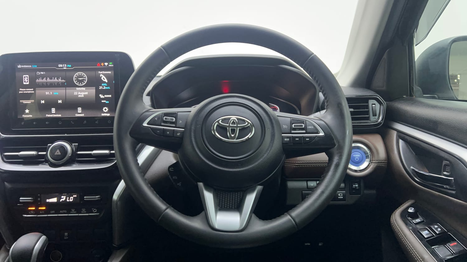 Used 2025 Toyota Urban Cruiser Hyryder V Hybrid Hybrid Automatic interior STEERING VIEW