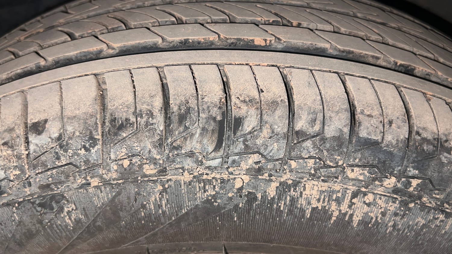 Used 2020 Tata Nexon XZA Plus (O) Petrol Automatic tyres RIGHT FRONT TYRE TREAD VIEW