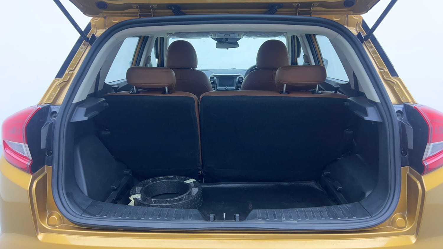Used 2023 Mahindra XUV 300 TurboSport W8 Petrol Manual interior DICKY INSIDE VIEW
