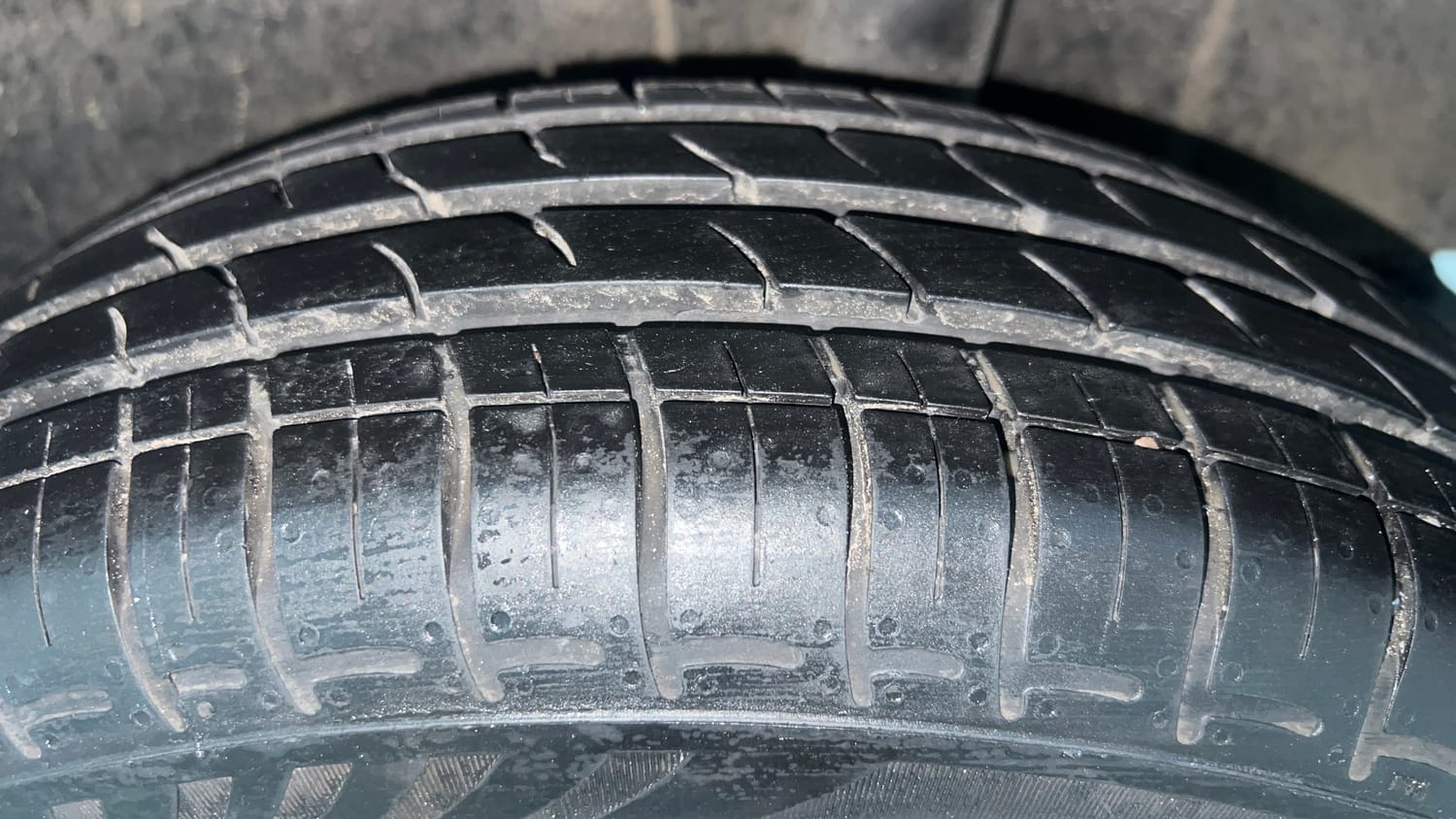 Used 2020 Renault Kwid RXT 1.0 Opt Petrol Manual tyres LEFT REAR TYRE TREAD VIEW