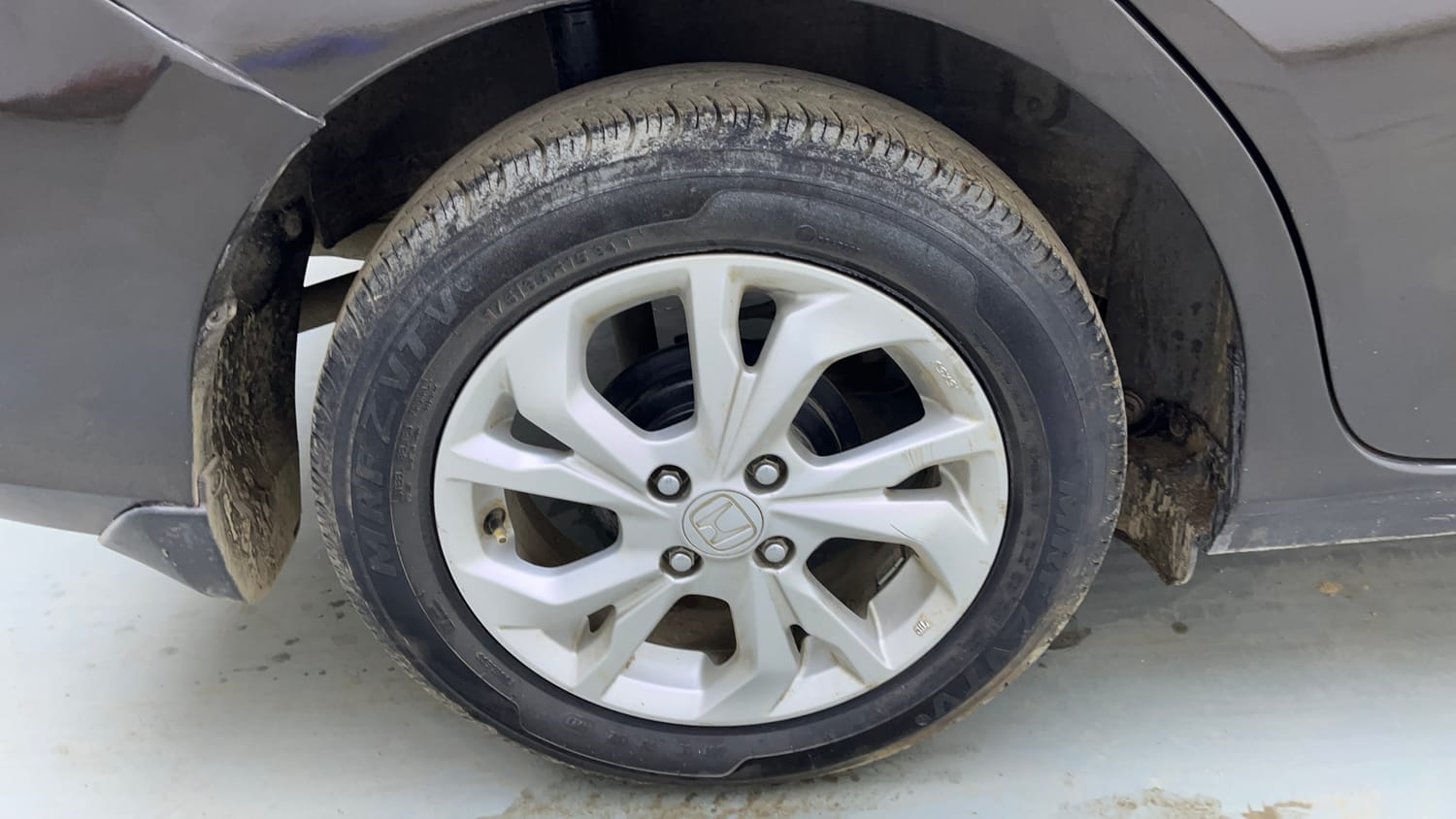 Used 2018 Honda Amaze 1.2 VX i-VTEC Petrol Manual tyres RIGHT REAR TYRE RIM VIEW