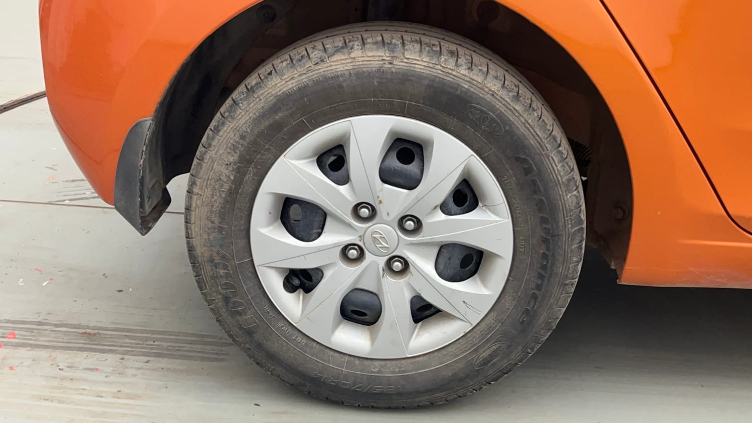 Used 2018 Hyundai Elite i20 Sportz 1.2 Petrol Manual tyres RIGHT REAR TYRE RIM VIEW