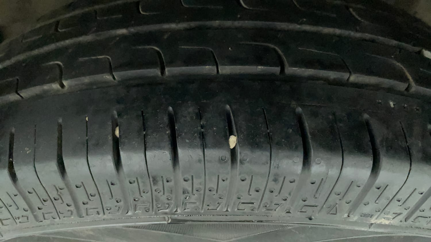 Used 2018 Maruti Suzuki Dzire VXi Petrol Automatic tyres LEFT REAR TYRE TREAD VIEW