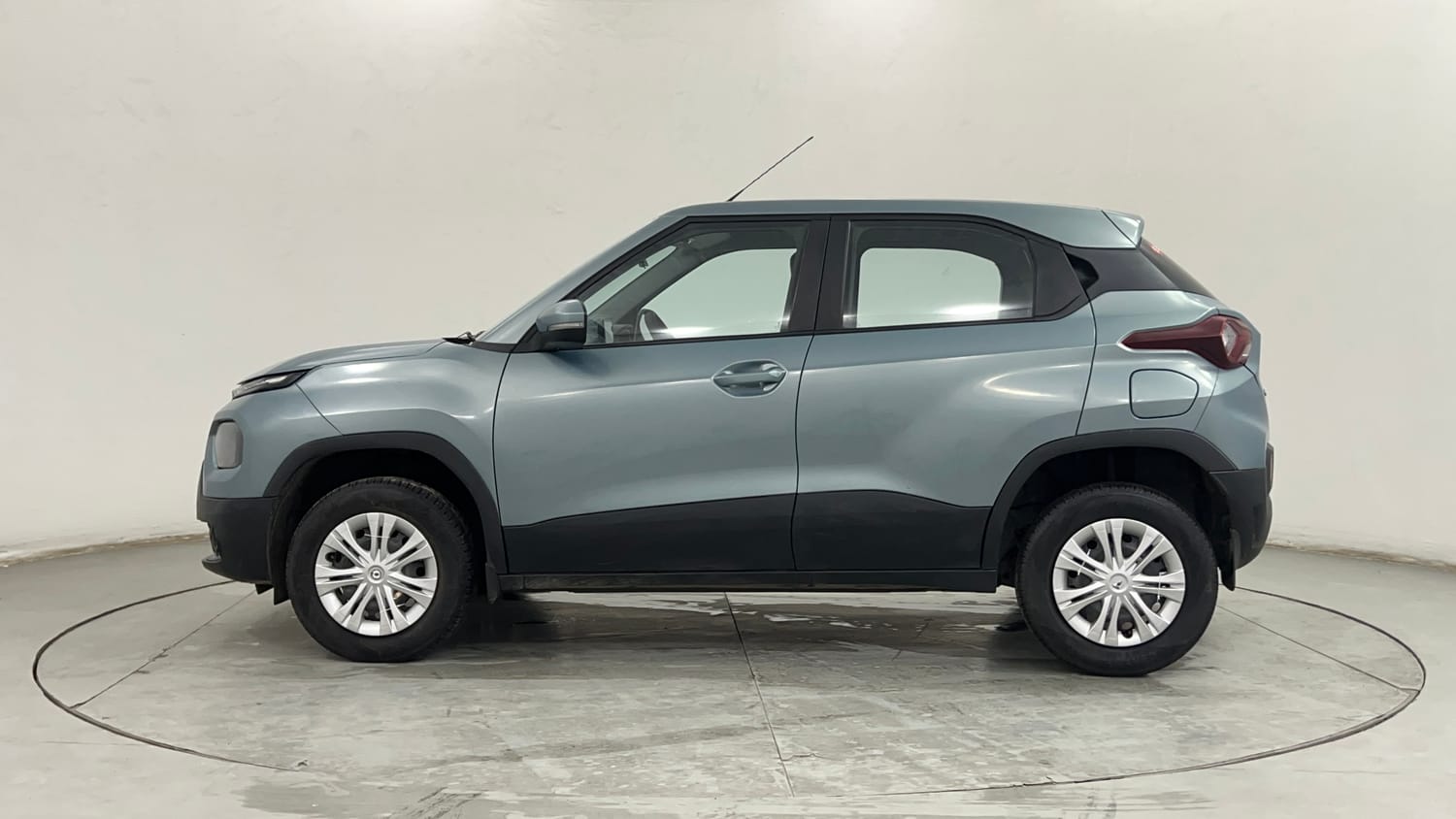 Used 2022 Tata Punch Adventure Rhythm Pack MT Petrol Manual exterior LEFT SIDE VIEW