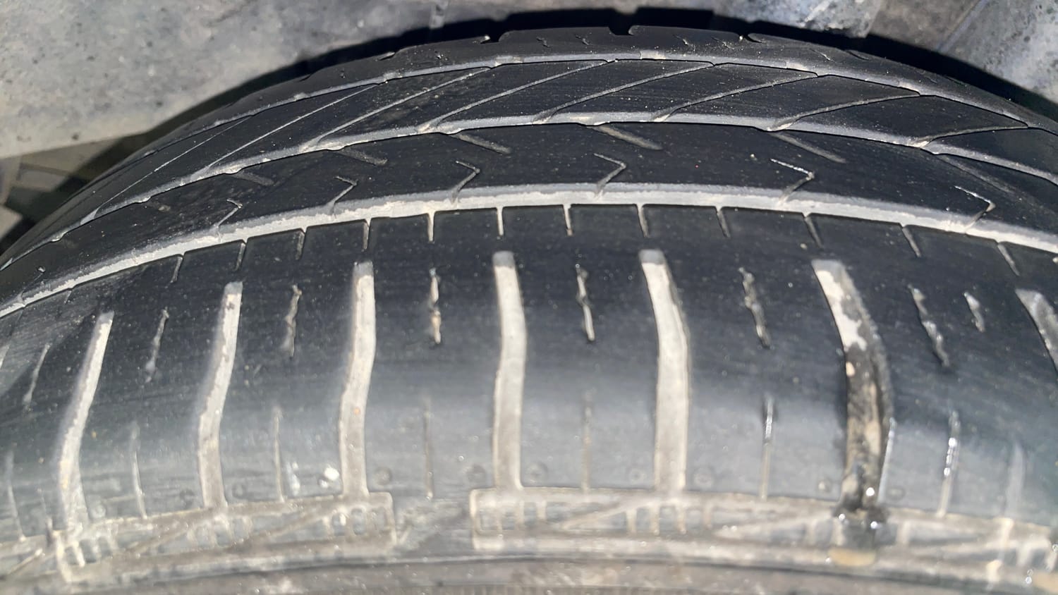 Used 2018 Hyundai Grand i10 Sportz AT 1.2 Kappa VTVT Petrol Automatic tyres LEFT REAR TYRE TREAD VIEW