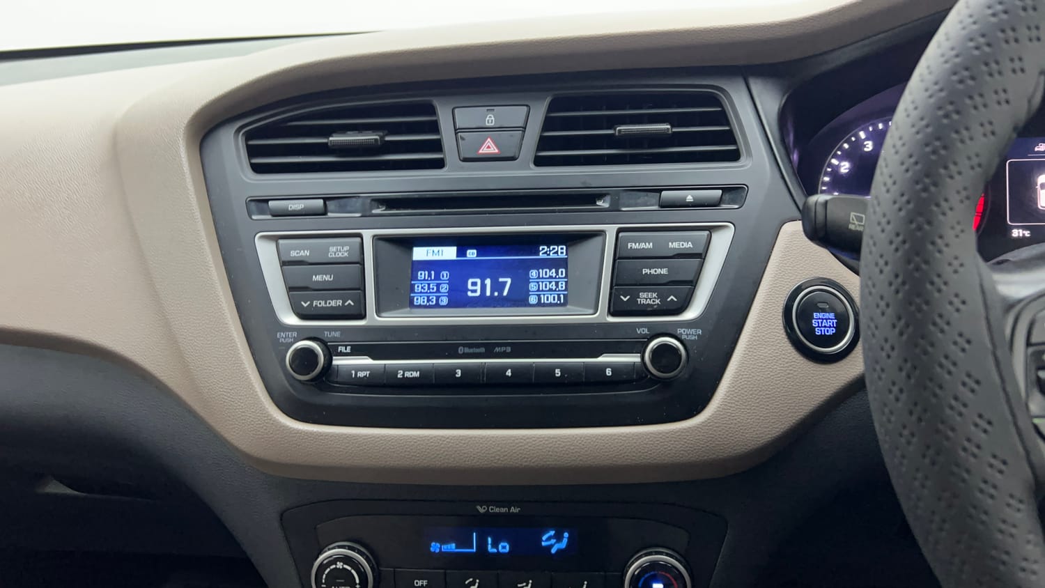Used 2015 Hyundai Elite i20 Asta 1.2 Petrol Manual top_features Integrated (in-dash) music system