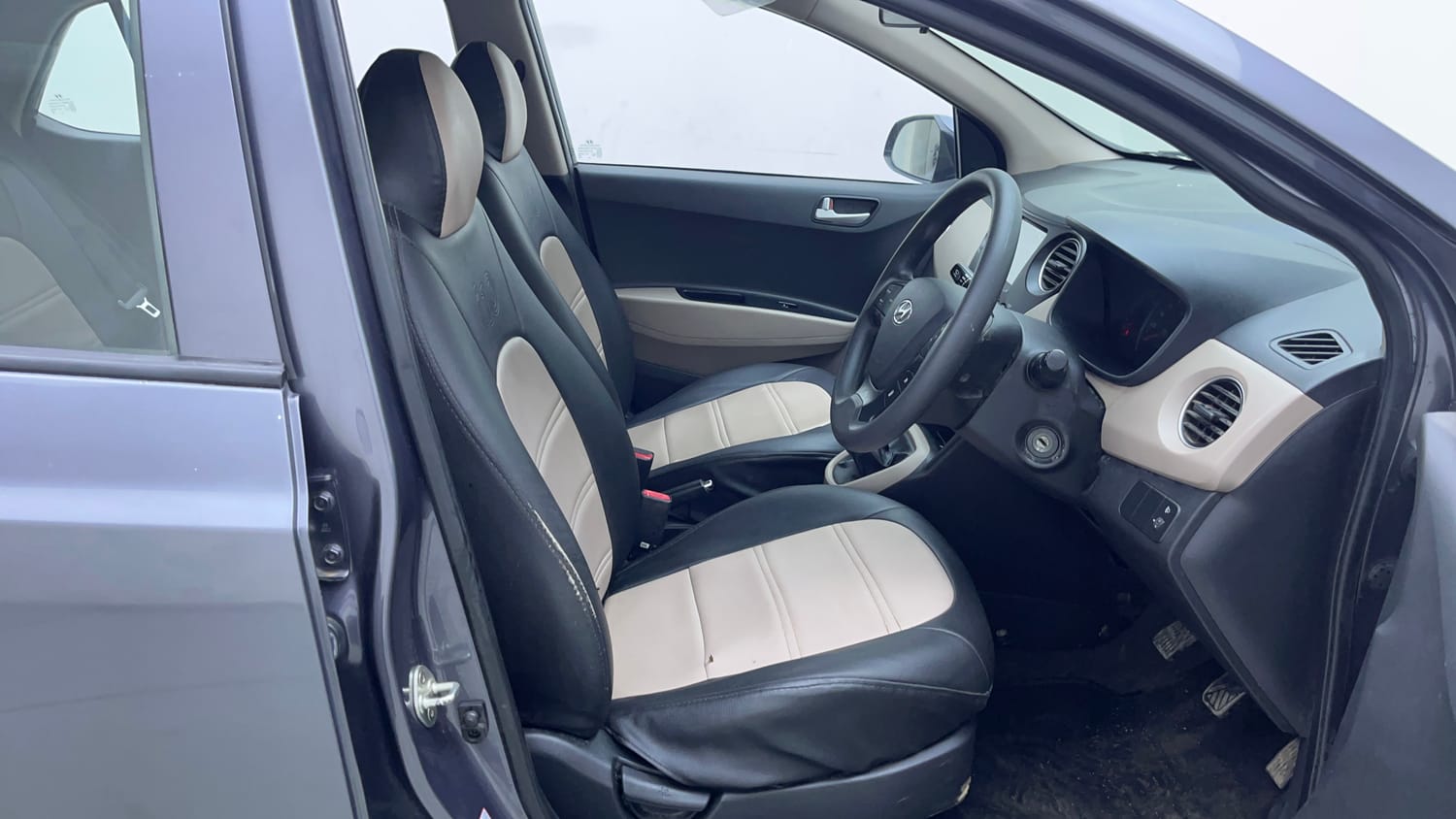 Used 2019 Hyundai Grand i10 Sportz 1.2 Kappa VTVT Petrol Manual interior RIGHT SIDE FRONT DOOR CABIN VIEW