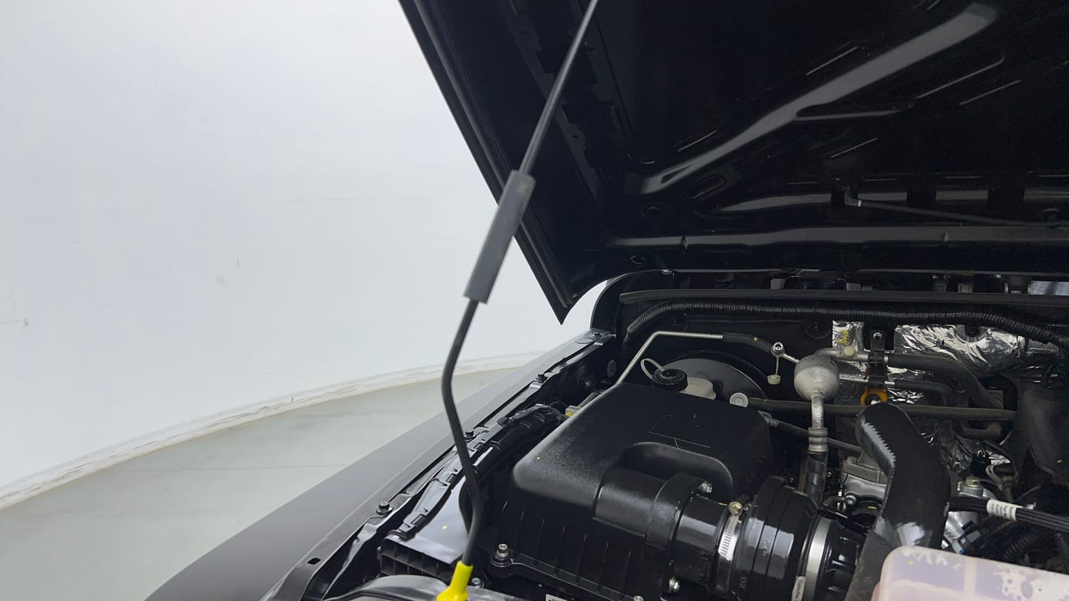 Used 2025 Mahindra Thar LX Hard Top Petrol MT 4WD Petrol Manual engine ENGINE RIGHT SIDE HINGE & APRON VIEW
