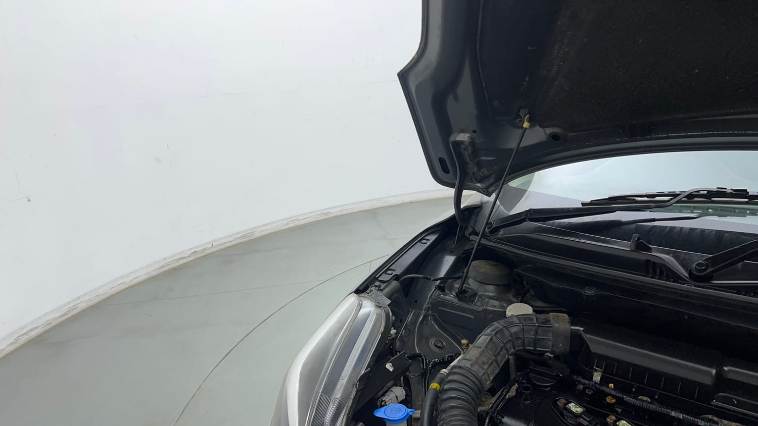Used 2019 Maruti Suzuki Baleno Zeta Petrol Manual engine ENGINE RIGHT SIDE HINGE & APRON VIEW