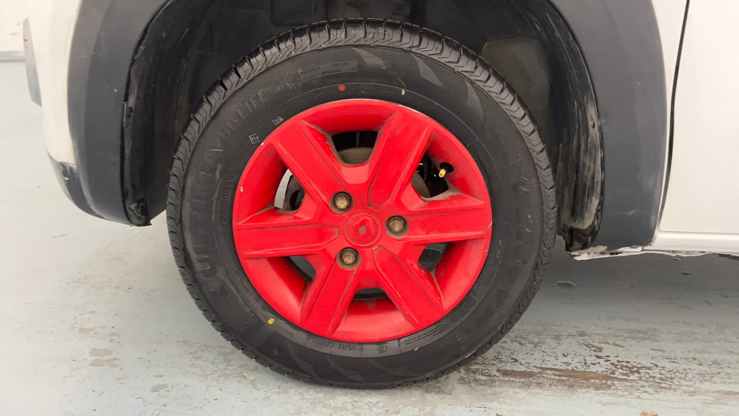 Used 2017 renault Kwid 1.0 RXT Anniversary Edition Petrol Manual tyres LEFT FRONT TYRE RIM VIEW