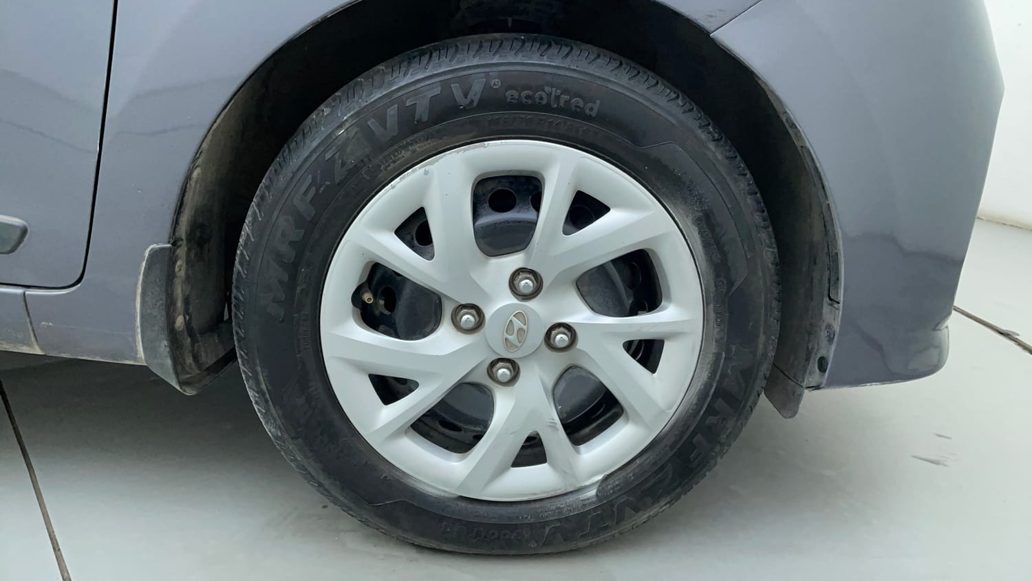 Used 2019 Hyundai Grand i10 Sportz 1.2 Kappa VTVT Petrol Manual tyres RIGHT FRONT TYRE RIM VIEW