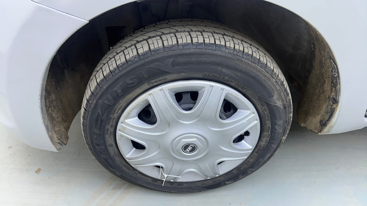 Used 2014 Datsun GO T Petrol Manual tyres LEFT FRONT TYRE RIM VIEW