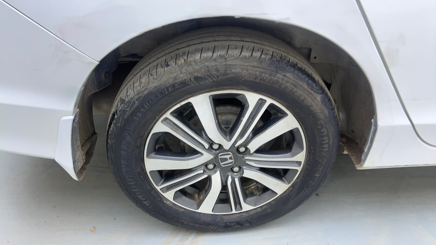 Used 2017 Honda City V Diesel Diesel Manual tyres RIGHT REAR TYRE RIM VIEW