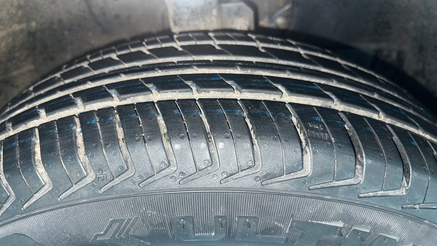 Used 2019 Maruti Suzuki Wagon R LXi 1.0 CNG Cng Manual tyres RIGHT FRONT TYRE TREAD VIEW