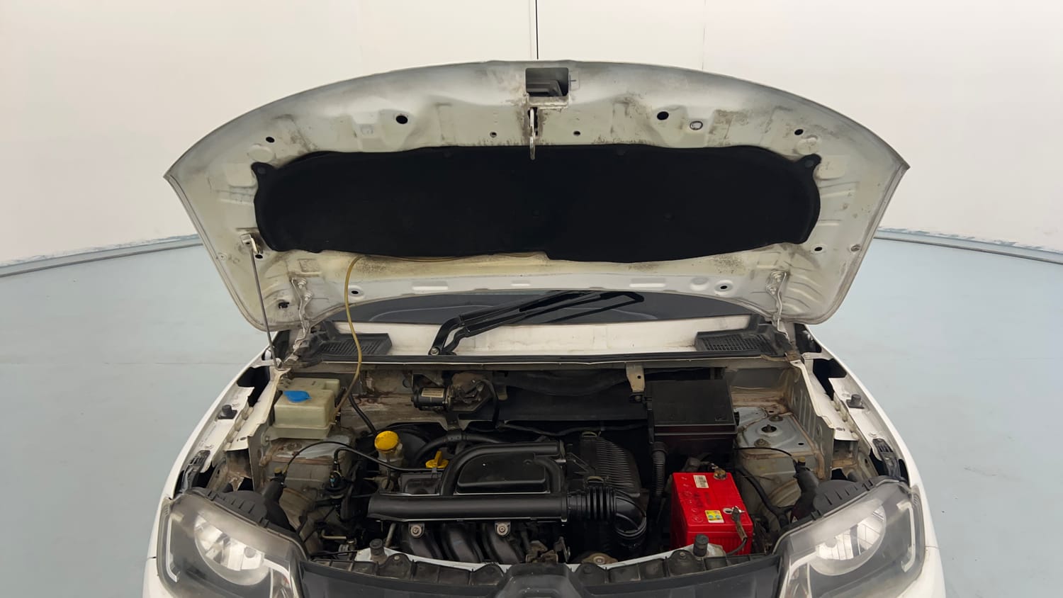 Used 2017 renault Kwid 1.0 RXT Anniversary Edition Petrol Manual engine ENGINE & BONNET OPEN FRONT VIEW
