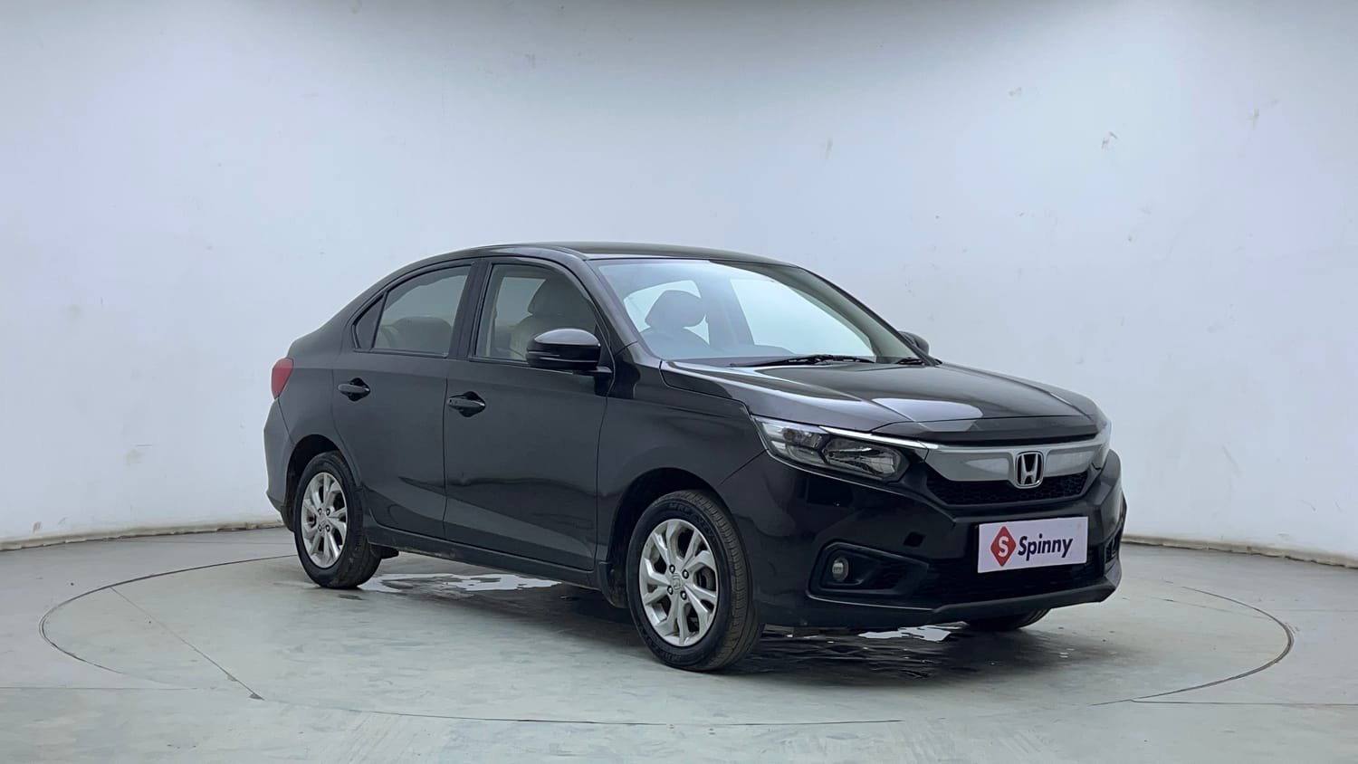 Used 2018 Honda Amaze 1.2 VX i-VTEC Petrol Manual exterior RIGHT FRONT CORNER VIEW