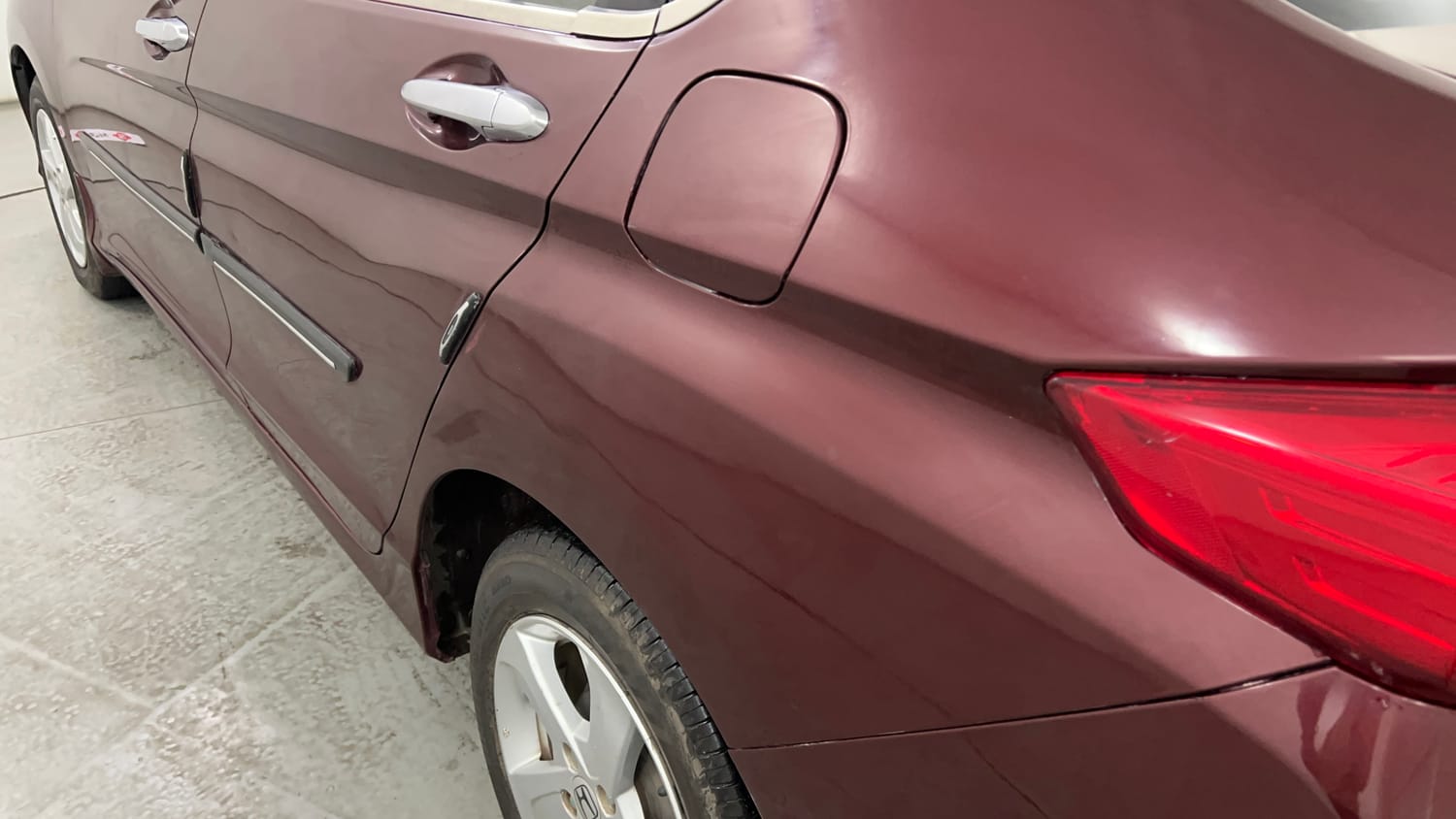 Used 2015 Honda City V Petrol Manual dents MINOR SCRATCH