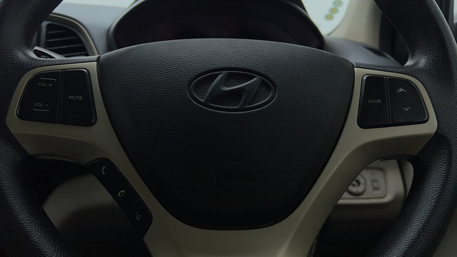 Used 2022 Hyundai Santro Sportz Petrol Manual top_features Airbags