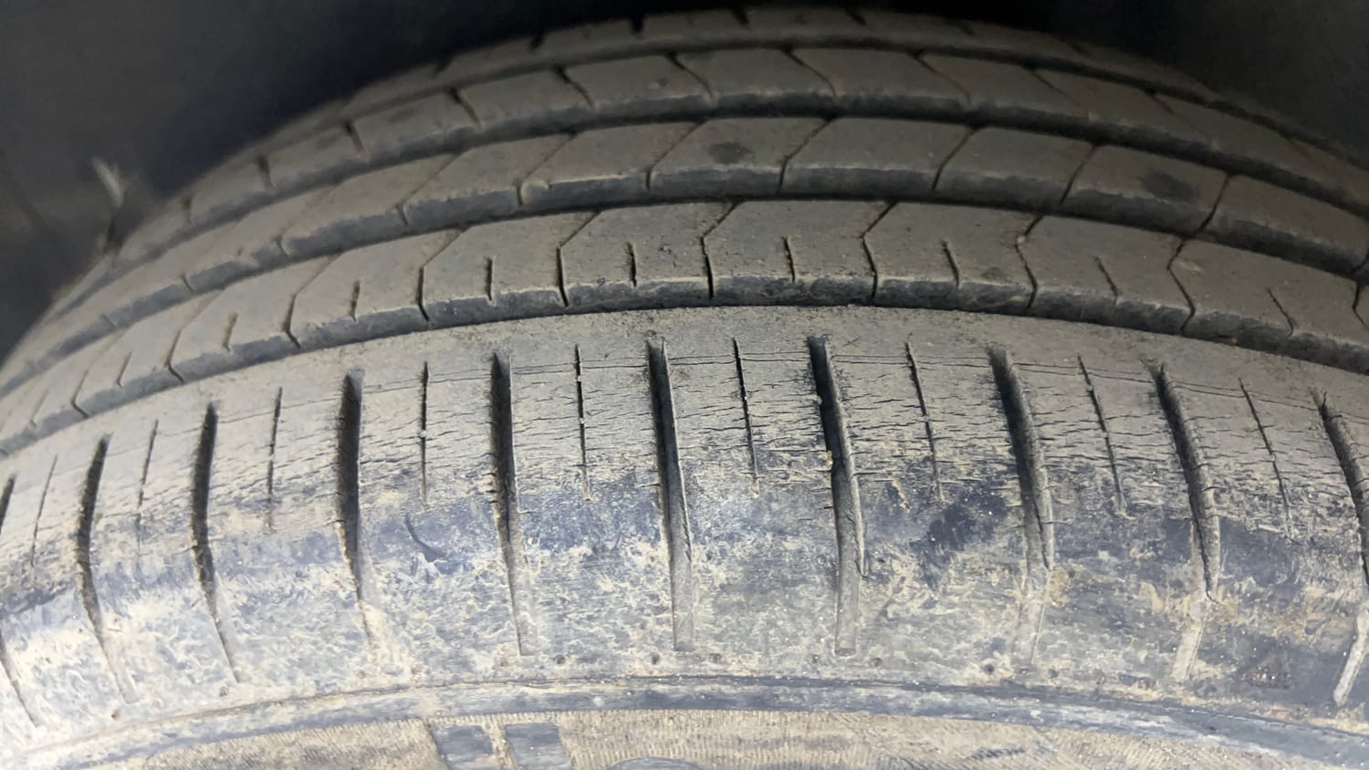 Used 2019 Volkswagen Ameo Highline Plus 1.5L (D) Diesel Manual tyres LEFT REAR TYRE TREAD VIEW