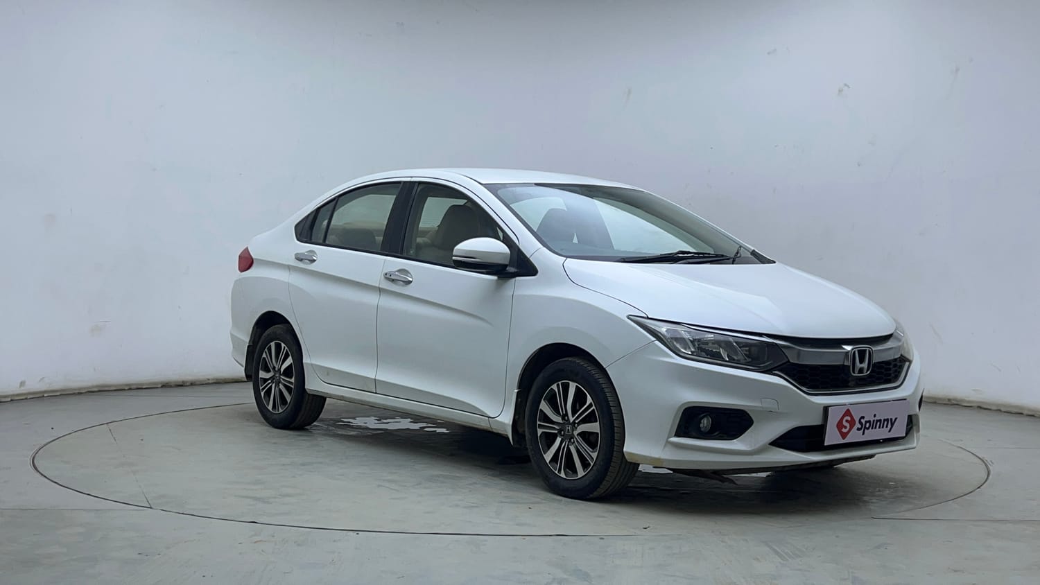 Used 2017 Honda City V Diesel Diesel Manual exterior RIGHT FRONT CORNER VIEW