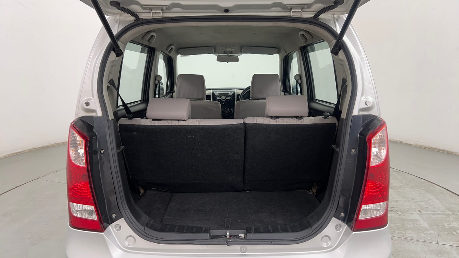 Used 2014 Maruti Suzuki Wagon R VXI Petrol Manual interior DICKY INSIDE VIEW