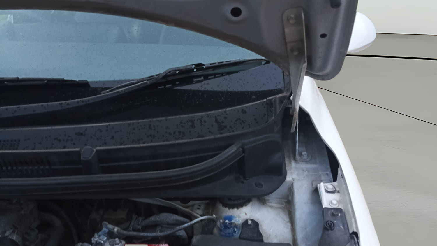 Used 2020 Hyundai Aura SX 1.2 Petrol Petrol Manual engine ENGINE LEFT SIDE HINGE & APRON VIEW