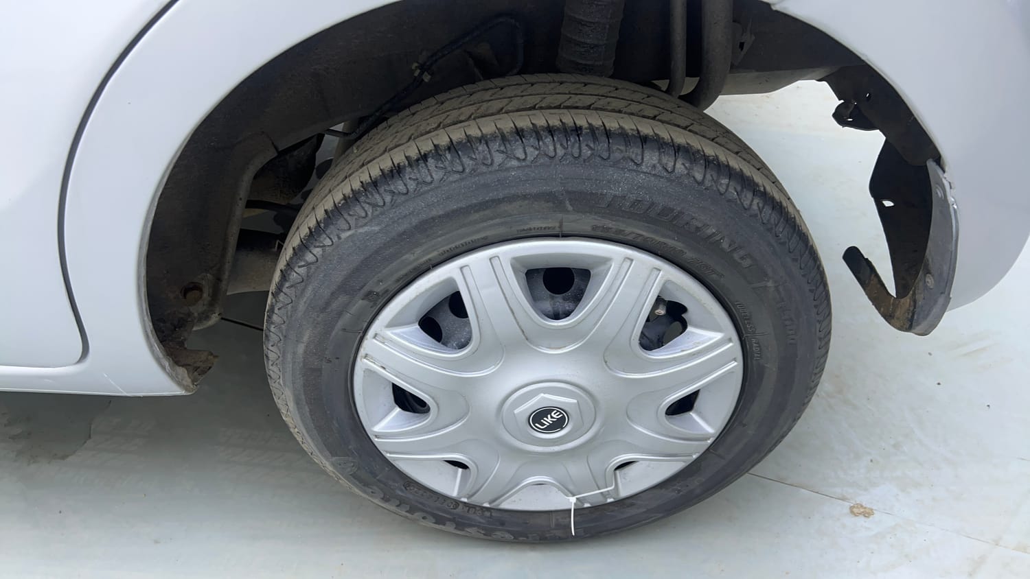 Used 2014 Datsun GO T Petrol Manual tyres LEFT REAR TYRE RIM VIEW