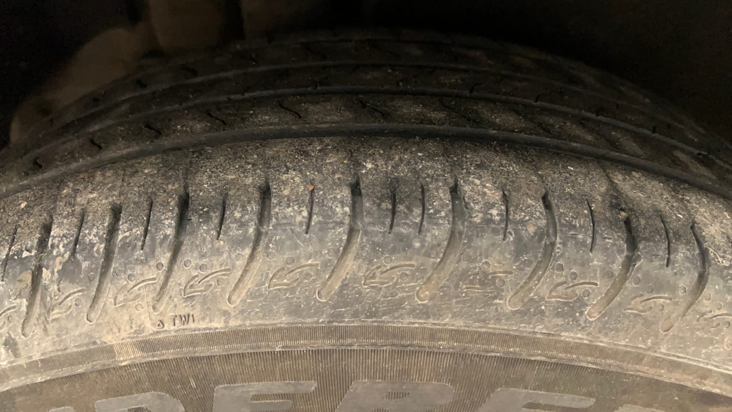 Used 2023 Kia Carens Luxury Plus 1.4 Petrol 7 STR Petrol Manual tyres RIGHT REAR TYRE TREAD VIEW