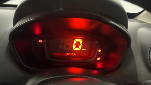 Used 2018 Renault Kwid RXT (O) 1.0 SCE Edition Petrol Manual interior CLUSTERMETER VIEW